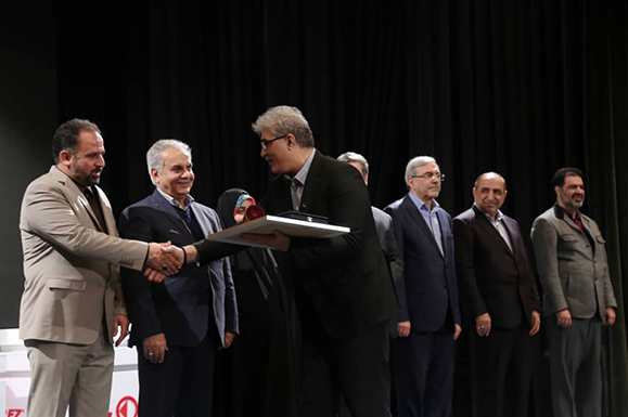 انتخاب شرکت لیزینگ کارآفرین به عنوان لیزینگ برتر کشور در سال 1397